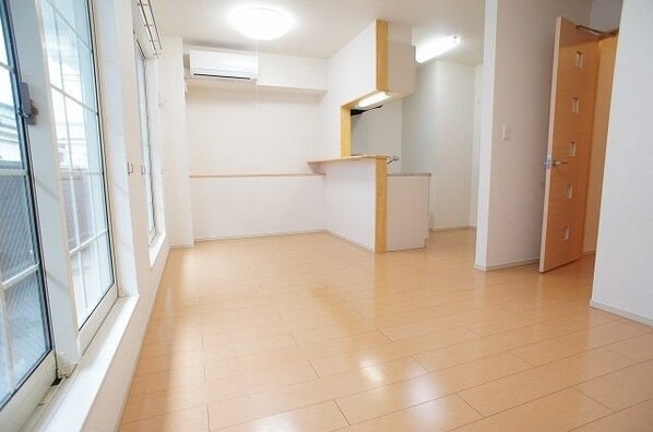 エミナンス南町の物件内観写真